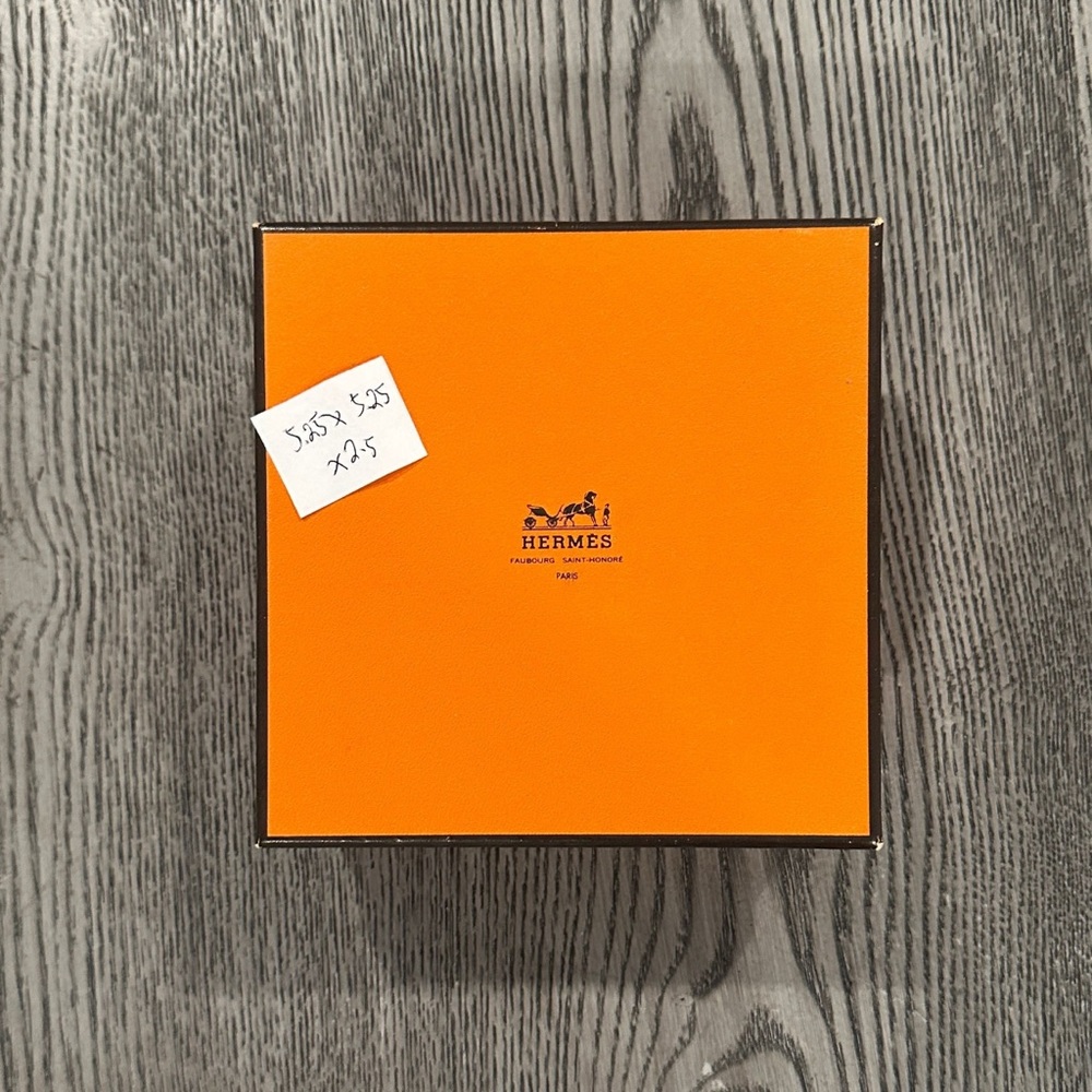Hermès Signature Gift Box 5.25" x 5.25" x 2.5" - Picture 2 of 2